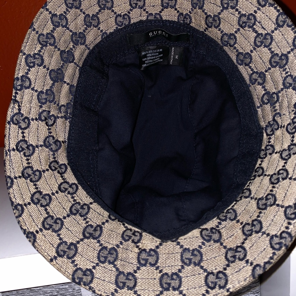 Gucci Canvas Bucket hat only worn twice